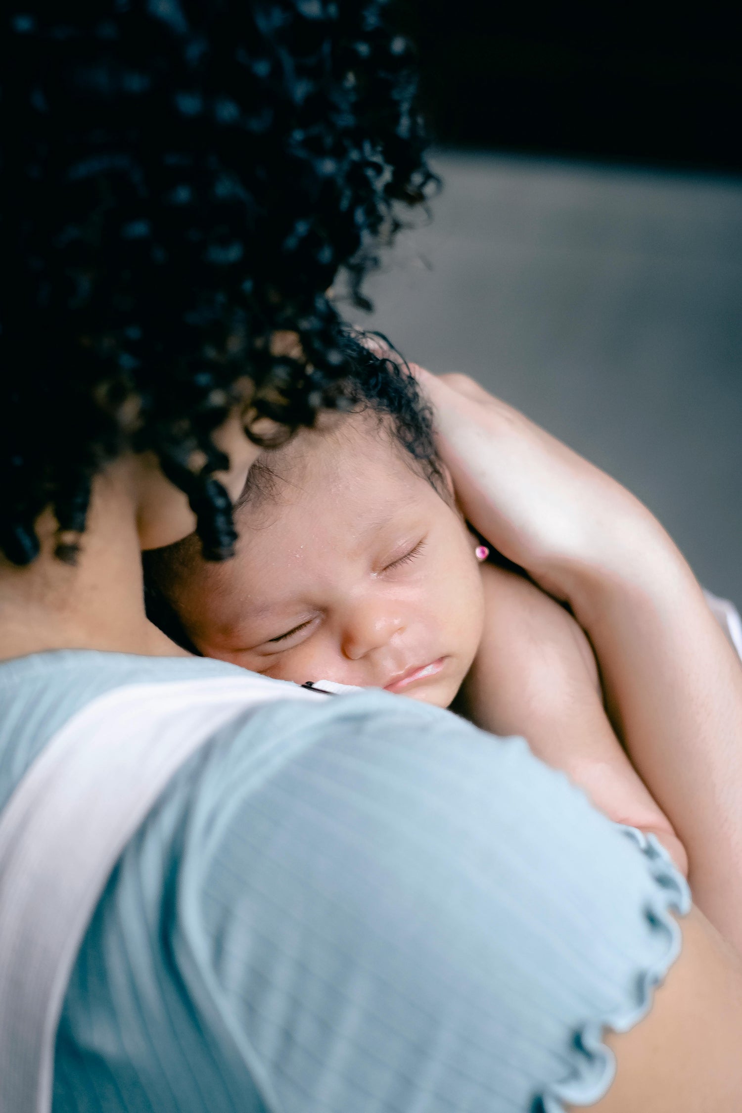 Postpartum Skin Changes: Natural Solutions for New Moms